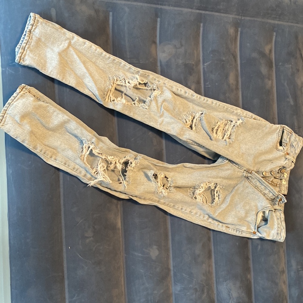 SONG high rise classic mom jean with relaxed fit and rip detail